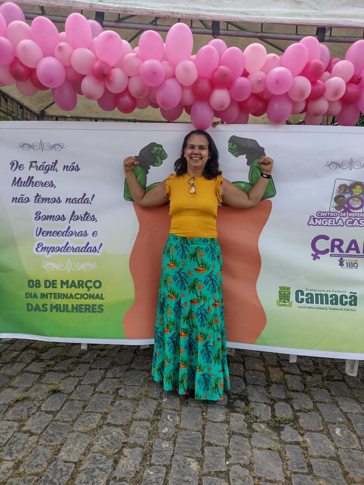 Prefeito homenageia as mulheres servidoras
